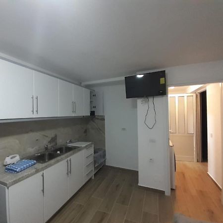 Lovely 1-Bedroom Apartment In ซารานเดอ ภายนอก รูปภาพ
