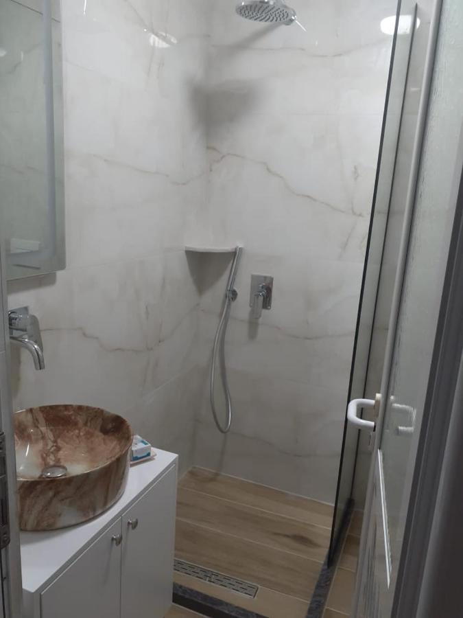 Lovely 1-Bedroom Apartment In ซารานเดอ ภายนอก รูปภาพ